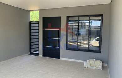 Imagem: A casa possui 3 Dormitórios, 1 Suíte, 2 Banheiros, 2 Vagas