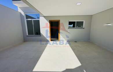 Imagem: A casa possui 3 Dormitórios, 1 Suíte, 2 Banheiros, 2 Vagas