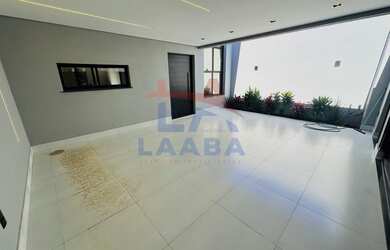 Imagem: A casa possui 3 Dormitórios, 1 Suíte, 2 Banheiros, 2 Vagas