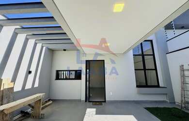 Imagem: A casa possui 3 Dormitórios, 1 Suíte, 2 Banheiros, 2 Vagas