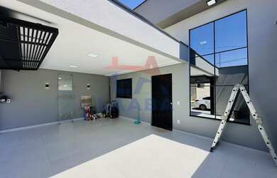 Imagem: A casa possui 3 Dormitórios, 1 Suíte, 2 Banheiros, 2 Vagas