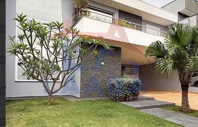 Imagem: A casa em condomínio à venda possui 3 Dormitórios, 3 Suítes