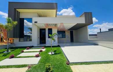 Imagem: A casa em condomínio possui 3 Dormitórios, 3 Suítes, 4 Banheiros