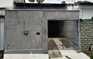 Imagem: A casa possui 4 Dormitórios, 3 Suítes, 5 Banheiros, 2 Vagas