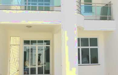 Imagem: A casa possui 3 Dormitórios, 3 Suítes, 4 Banheiros, 3 Vagas