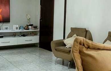 Imagem: A casa possui 3 Dormitórios, 1 Suíte, 2 Banheiros, 10 Vagas