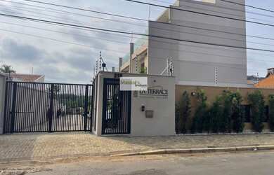 Imagem: A casa em condomínio possui 4 Dormitórios, 2 Suítes, 4 Banheiros