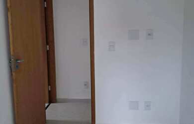 Imagem: O apartamento possui 2 Dormitórios, 1 Suíte, 2 Banheiros