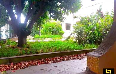 Imagem: A casa possui 4 Dormitórios, 4 Suítes, 5 Banheiros, 2 Vagas