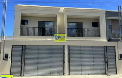 Imagem: A casa possui 3 Dormitórios, 3 Suítes, 3 Banheiros, 2 Vagas