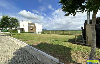 Imagem: O terreno à venda possui e está localizado em Alphaville