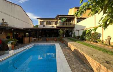 Imagem: A casa em condomínio possui 5 Dormitórios, 2 Suítes, 6 Banheiros