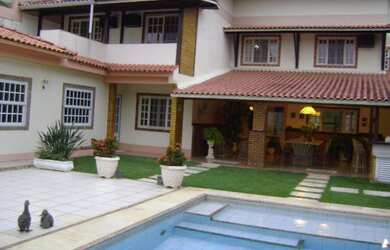 Imagem: A casa em condomínio possui 6 Dormitórios, 3 Suítes, 7 Banheiros