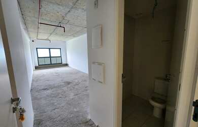 Imagem: A sala comercial possui 1 Banheiro, 1 Vaga na garagem e 36m²