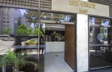 Imagem: A sala comercial possui 5 Banheiros, 8 Vagas na garagem, 682m²