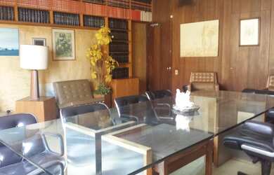 Imagem: A sala comercial possui 200m² de Área e está localizado em