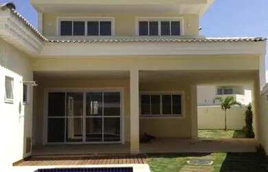 Imagem: A casa em condomínio possui 4 Dormitórios, 2 Suítes, 4 Banheiros