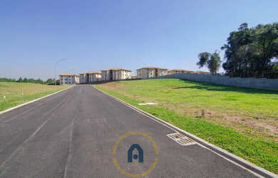 Imagem: O terreno possui 421m² de Área, Imóvel novo e está localizado