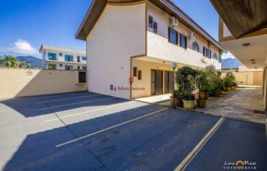 Imagem: A casa em condomínio possui 2 Dormitórios, 2 Suítes, 3 Banheiros