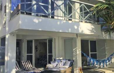 Imagem: A casa possui 3 Dormitórios, 1 Suíte, 3 Banheiros, 350m²