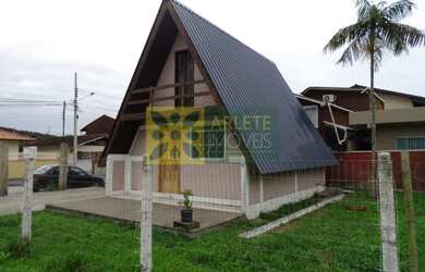 Imagem: A casa possui 2 Dormitórios, 1 Banheiro, 1 Vaga na garagem