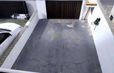 Imagem: A casa possui 4 Dormitórios, 1 Suíte, 3 Banheiros, 3 Vagas