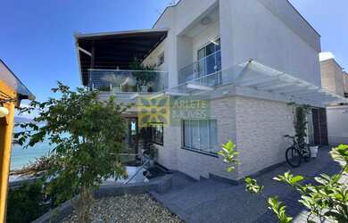 Imagem: A casa possui 4 Dormitórios, 4 Suítes, 6 Banheiros, 6 Vagas