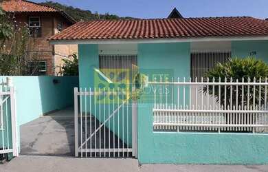 Imagem: A casa possui 3 Dormitórios, 1 Suíte, 2 Banheiros, 2 Vagas