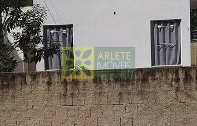 Imagem: A casa possui 2 Dormitórios, 2 Suítes, 2 Banheiros, 3 Vagas