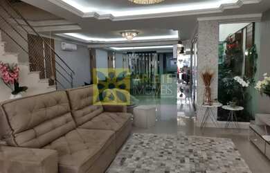 Imagem: A casa possui 3 Dormitórios, 3 Suítes, 4 Banheiros, 4 Vagas