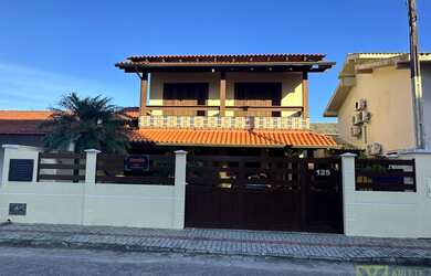 Imagem: A casa possui 4 Dormitórios, 4 Suítes, 4 Banheiros, 2 Vagas