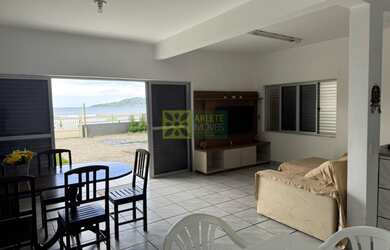 Imagem: A casa possui 4 Dormitórios, 2 Suítes, 4 Banheiros, 4 Vagas