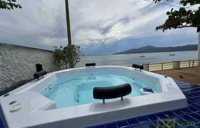 Imagem: A casa possui 5 Dormitórios, 5 Suítes, 6 Banheiros, 4 Vagas