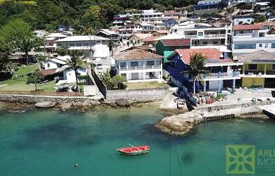 Imagem: A casa possui 4 Dormitórios, 1 Suíte, 3 Banheiros, 7 Vagas