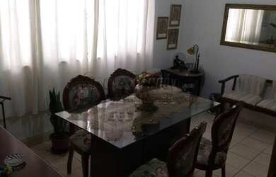 Imagem: O apartamento possui 2 Dormitórios, 1 Suíte, 2 Banheiros