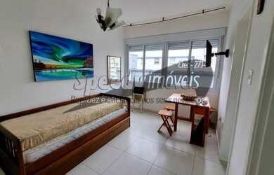 Imagem: O apartamento possui 1 Dormitório, 1 Banheiro, 1 Vaga na garagem