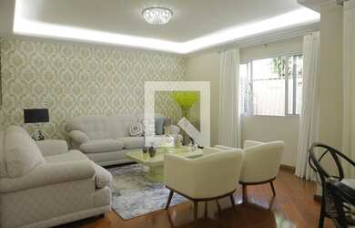 Imagem: A casa possui 4 Dormitórios, 3 Suítes, 6 Banheiros, 3 Vagas