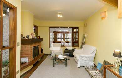 Imagem: A casa possui 3 Dormitórios, 2 Suítes, 3 Banheiros, 2 Vagas