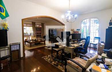 Imagem: A casa possui 5 Dormitórios, 3 Suítes, 5 Banheiros, 5 Vagas