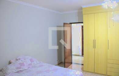 Imagem: A casa possui 4 Dormitórios, 1 Suíte, 4 Banheiros, 3 Vagas