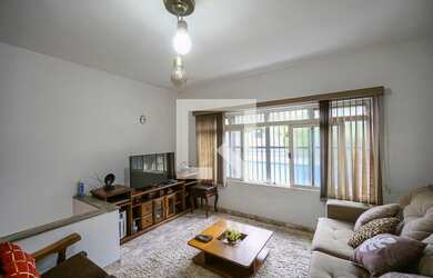 Imagem: A casa possui 3 Dormitórios, 2 Banheiros, 1 Vaga na garagem