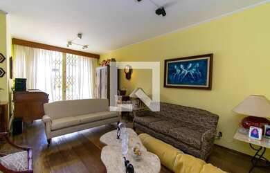 Imagem: A casa possui 4 Dormitórios, 2 Suítes, 4 Banheiros, 4 Vagas