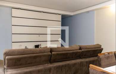 Imagem: A casa possui 4 Dormitórios, 4 Suítes, 7 Banheiros, 4 Vagas