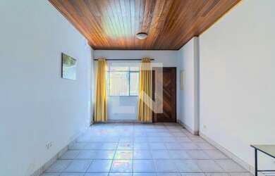 Imagem: A casa possui 5 Dormitórios, 2 Suítes, 5 Banheiros, 3 Vagas