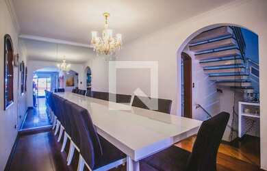 Imagem: A casa possui 4 Dormitórios, 4 Suítes, 4 Banheiros, 4 Vagas