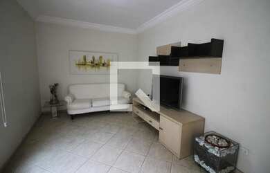 Imagem: A casa possui 3 Dormitórios, 1 Suíte, 4 Banheiros, 2 Vagas