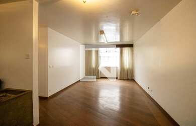 Imagem: A casa possui 5 Dormitórios, 3 Suítes, 6 Banheiros, 3 Vagas