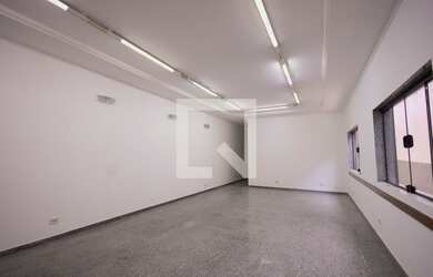 Imagem: A casa possui 5 Dormitórios, 2 Suítes, 4 Banheiros, 2 Vagas