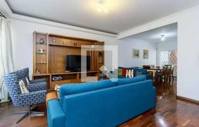 Imagem: A casa possui 3 Dormitórios, 1 Suíte, 3 Banheiros, 3 Vagas