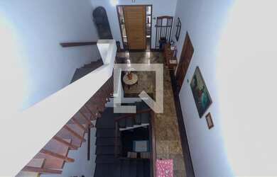 Imagem: A casa possui 4 Dormitórios, 4 Suítes, 4 Banheiros, 2 Vagas